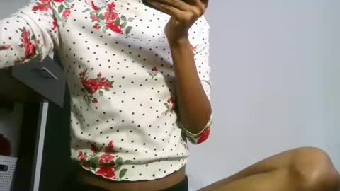 Snapshot of africadeluxe chatting on 01-04-25, 01:31 Africa online show from 01-04-25, 01:31