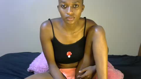 Snapshot of african_hottest chatting on 03-03-25, 06:12 african_hottest online show from 03-03-25, 06:12