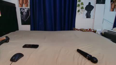 Snapshot of africanpetitequeenn chatting on 05-08-26, 07:30 Africanpetitequeenn online show from 05-08-26, 07:30