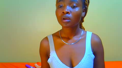 Snapshot of afrikana005 chatting on 12-18-25, 08:37 afrikana005 online show from 12-18-25, 08:37