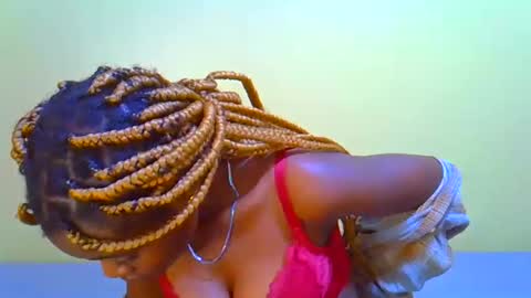 Snapshot of afrikana005 chatting on 12-19-25, 09:33 afrikana005 online show from 12-19-25, 09:33