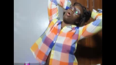 Snapshot of afro_pop chatting on 01-14-25, 03:11 Leah online show from 01-14-25, 03:11