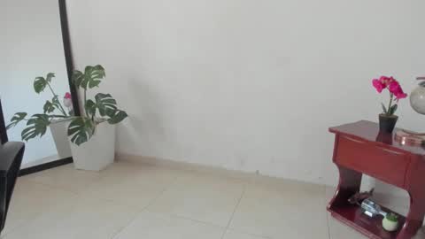 Snapshot of afrodita3123 chatting on 11-18-25, 02:43 Lorena online show from 11-18-25, 02:43