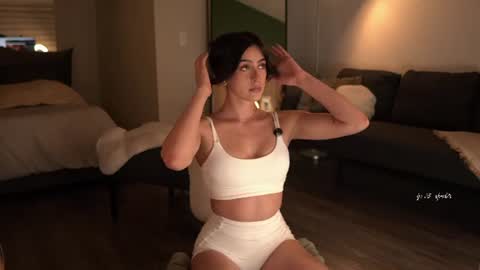 Emma online show from 06-09-26, 10:21