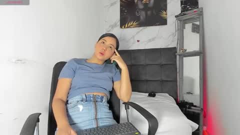 Snapshot of afrodita_n_ares_ chatting on 10-19-25, 07:14 afrodita n ares online show from 10-19-25, 07:14