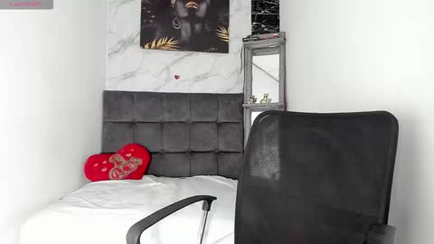 Snapshot of afrodita_n_ares_ chatting on 10-31-25, 07:59 afrodita n ares online show from 10-31-25, 07:59