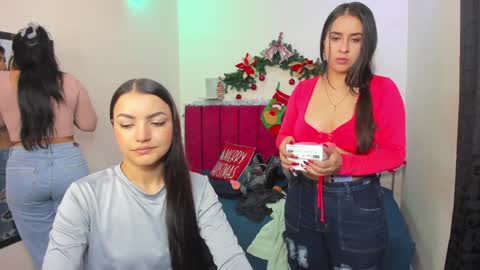 Snapshot of afroditaandsoffi chatting on 12-30-24, 11:59 Afrodita Chery y Hermione online show from 12-30-24, 11:59