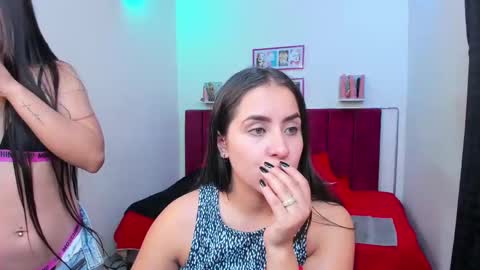 Snapshot of afroditaandsoffi chatting on 02-11-25, 03:29 Afrodita Chery y Hermione online show from 02-11-25, 03:29