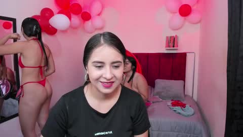 Snapshot of afroditaandsoffi chatting on 02-15-25, 12:11 Afrodita Chery y Hermione online show from 02-15-25, 12:11