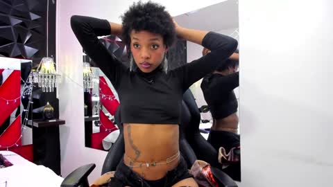 Snapshot of afroditagreenn chatting on 01-11-25, 01:01 Afrodita online show from 01-11-25, 01:01