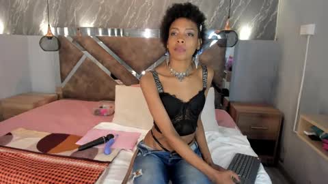 Snapshot of afroditagreenn chatting on 02-27-25, 04:43 Afrodita online show from 02-27-25, 04:43
