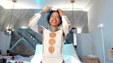 Snapshot of afroditagreenn chatting on 02-28-25, 06:09 Afrodita online show from 02-28-25, 06:09