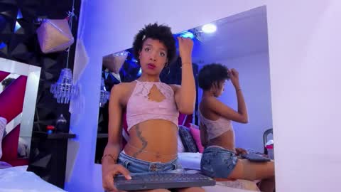 Snapshot of afroditagreenn chatting on 10-14-25, 04:57 Afrodita online show from 10-14-25, 04:57