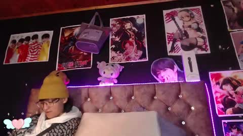 Snapshot of afroditaunu chatting on 03-08-25, 11:39 Cris owo online show from 03-08-25, 11:39