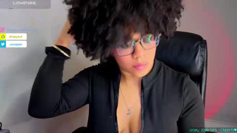Snapshot of afrojayleof chatting on 10-26-25, 10:25 Jayle online show from 10-26-25, 10:25
