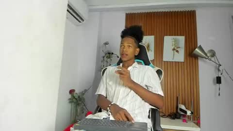 afrowayuu online show from 06-15-26, 05:26