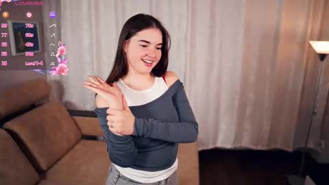 Lana  1800 - 0330 UTC   Mia 0700- 1630 UTC online show from 02-09-25, 07:09