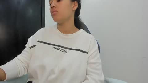 Snapshot of agata18_ chatting on 06-15-26, 07:27 A G A T A online show from 06-15-26, 07:27