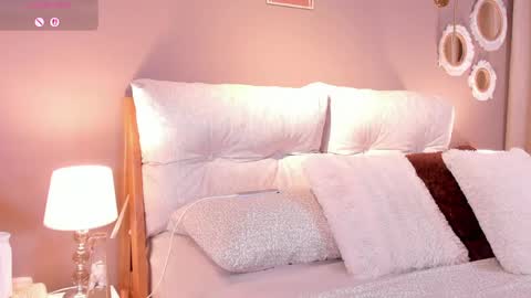 Snapshot of agata_laurent_ chatting on 05-27-26, 11:35 Agata Lauret online show from 05-27-26, 11:35