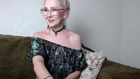Snapshot of agatha_moore_ chatting on 01-29-25, 03:04 Agatha online show from 01-29-25, 03:04