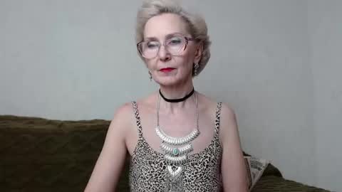 Snapshot of agatha_moore_ chatting on 02-08-25, 02:27 Agatha online show from 02-08-25, 02:27