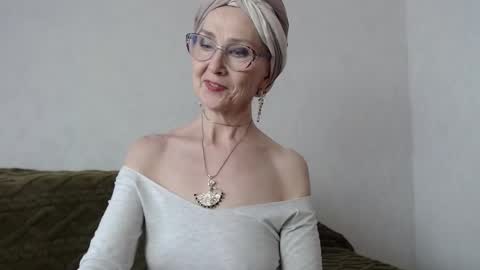 Snapshot of agatha_moore_ chatting on 02-26-25, 06:58 Agatha online show from 02-26-25, 06:58