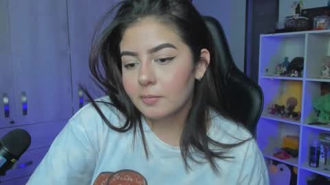 Snapshot of agatha_riccie chatting on 09-15-25, 05:29 Cat online show from 09-15-25, 05:29