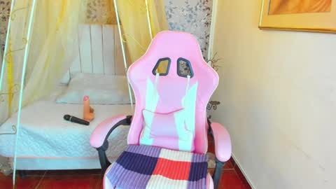 Snapshot of agatha_rusell chatting on 01-24-25, 04:05 agatha online show from 01-24-25, 04:05