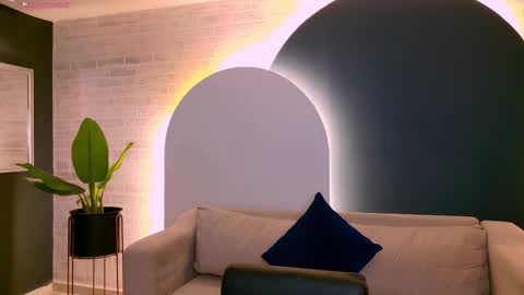 Agatha online show from 11-11-25, 07:14