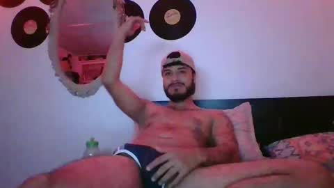 Snapshot of agustin_1298 chatting on 12-18-25, 02:06 Agustin online show from 12-18-25, 02:06