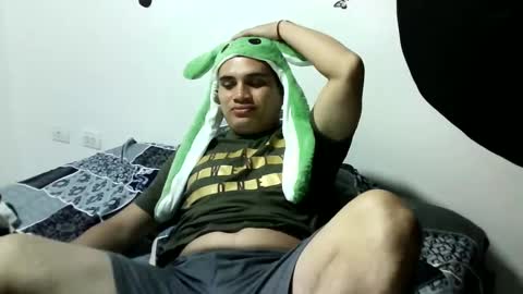 Snapshot of ahntony__69 chatting on 01-19-25, 04:33 ahntony 69 online show from 01-19-25, 04:33