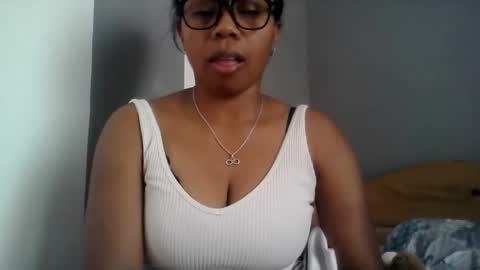 Aicha boobs online show from 06-08-26, 01:11