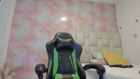 karoline  online show from 06-19-26, 08:23