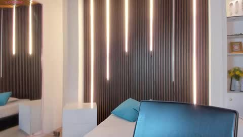 aidajoness online show from 10-31-25, 02:40