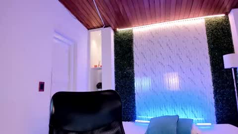 aidajoness online show from 12-20-25, 03:46