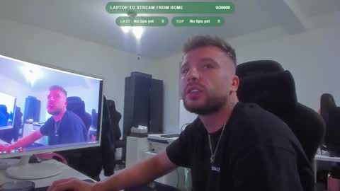 Snapshot of aidenmatthew chatting on 10-17-25, 06:21 Aiden online show from 10-17-25, 06:21