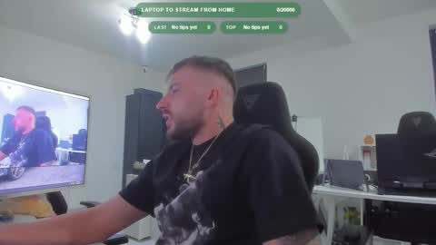Snapshot of aidenmatthew chatting on 10-19-25, 08:53 Aiden online show from 10-19-25, 08:53