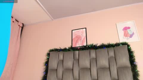 Snapshot of aiilynn_1 chatting on 12-15-25, 11:20 Ailyn online show from 12-15-25, 11:20