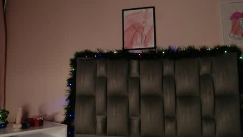 Snapshot of aiilynn_1 chatting on 12-18-25, 09:43 Ailyn online show from 12-18-25, 09:43