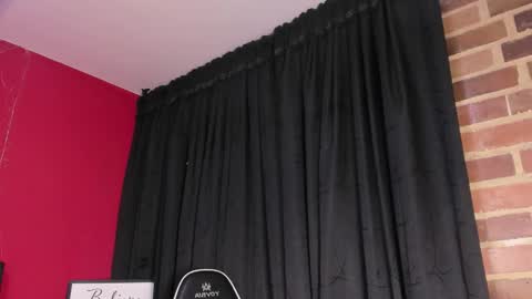 Snapshot of aiilynn_1 chatting on 03-21-26, 01:43 Ailyn online show from 03-21-26, 01:43