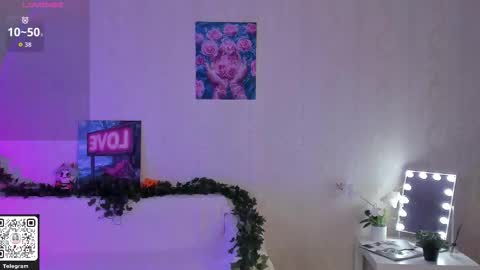 Lynn online show from 11-21-25, 01:54