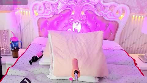 Snapshot of ailee_naughty chatting on 11-22-25, 10:53 online show from 11-22-25, 10:53