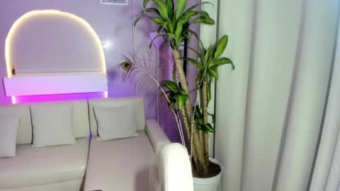 Snapshot of ailee_naughty chatting on 12-14-25, 02:17 online show from 12-14-25, 02:17