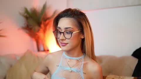 Snapshot of aileenaxa chatting on 11-23-25, 08:30 Aileen online show from 11-23-25, 08:30