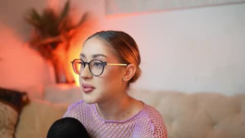 Snapshot of aileenaxa chatting on 12-20-25, 09:22 Aileen online show from 12-20-25, 09:22