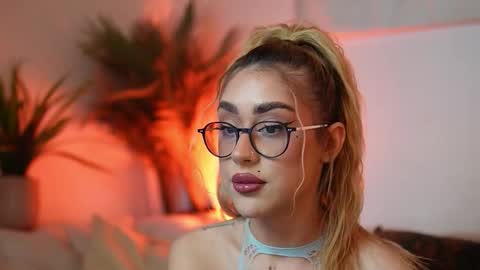 Snapshot of aileenaxa chatting on 02-20-26, 10:10 Aileen online show from 02-20-26, 10:10