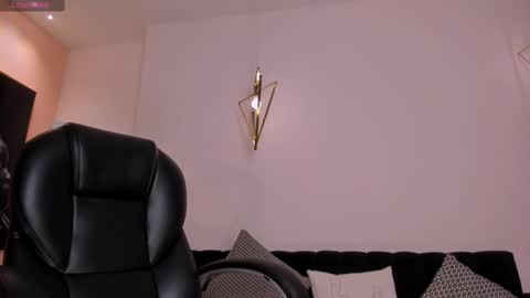 Snapshot of aileenvega chatting on 02-19-25, 08:20 AILEEN VEGA online show from 02-19-25, 08:20