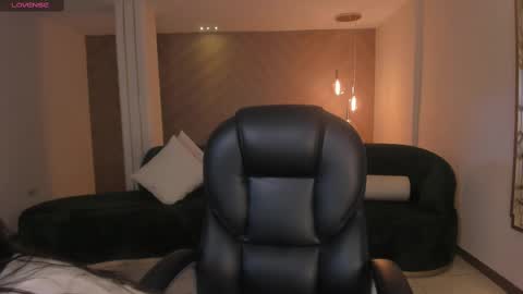 Snapshot of aileenvega chatting on 03-06-25, 11:58 AILEEN VEGA online show from 03-06-25, 11:58