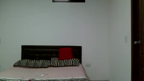 Snapshot of aine_ileana chatting on 09-18-25, 02:30 J online show from 09-18-25, 02:30