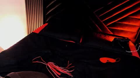 Snapshot of airamclair chatting on 10-25-25, 07:41 Airam Clair online show from 10-25-25, 07:41